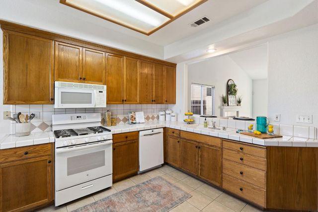 956 Pearwood Cir, Lodi, CA 95242