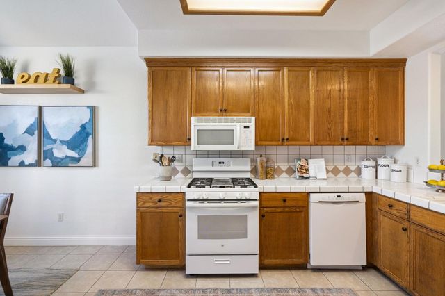 956 Pearwood Cir, Lodi, CA 95242