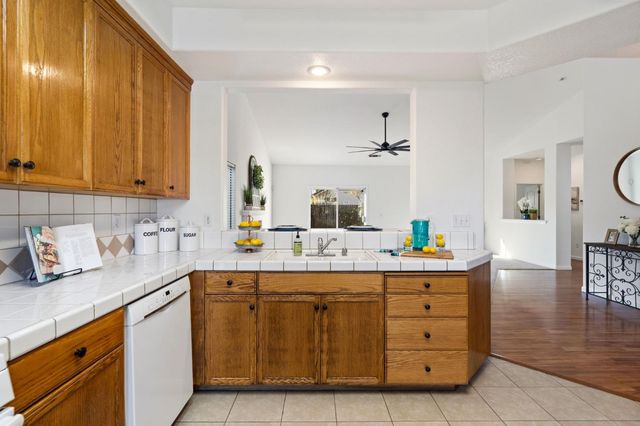 956 Pearwood Cir, Lodi, CA 95242