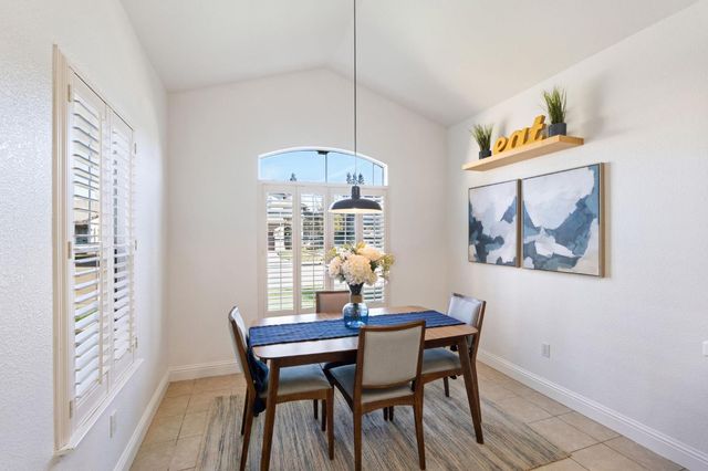 956 Pearwood Cir, Lodi, CA 95242