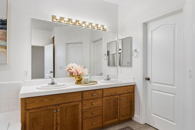 956 Pearwood Cir, Lodi, CA 95242