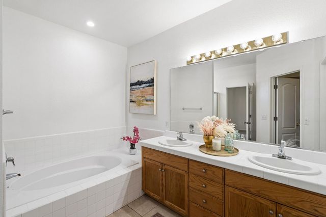 956 Pearwood Cir, Lodi, CA 95242