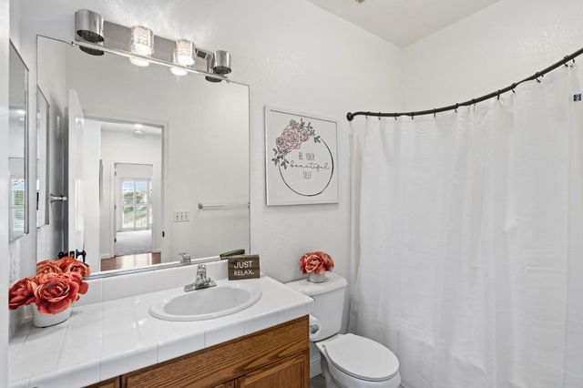 956 Pearwood Cir, Lodi, CA 95242