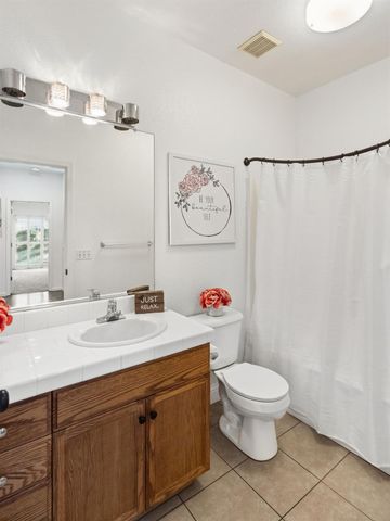 956 Pearwood Cir, Lodi, CA 95242