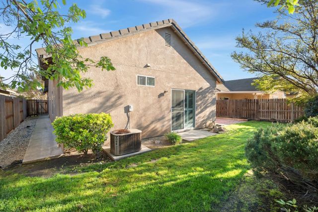 956 Pearwood Cir, Lodi, CA 95242