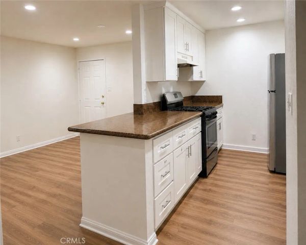 10636 Woodley 43, Granada Hills, CA 91344