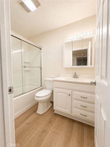 10636 Woodley 43, Granada Hills, CA 91344