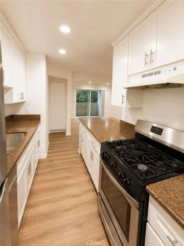 10636 Woodley 43, Granada Hills, CA 91344