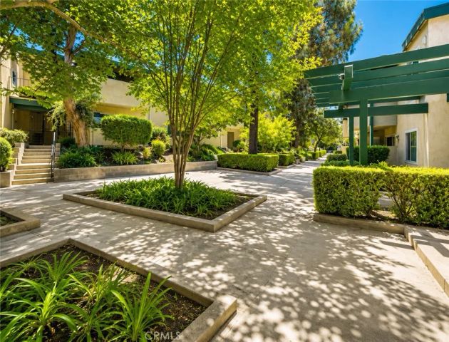 10636 Woodley 43, Granada Hills, CA 91344