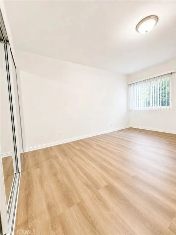 10636 Woodley 43, Granada Hills, CA 91344