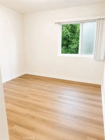 10636 Woodley 43, Granada Hills, CA 91344