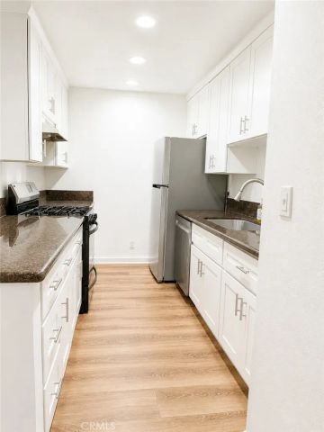 10636 Woodley 43, Granada Hills, CA 91344