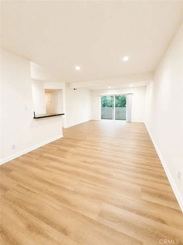10636 Woodley 43, Granada Hills, CA 91344
