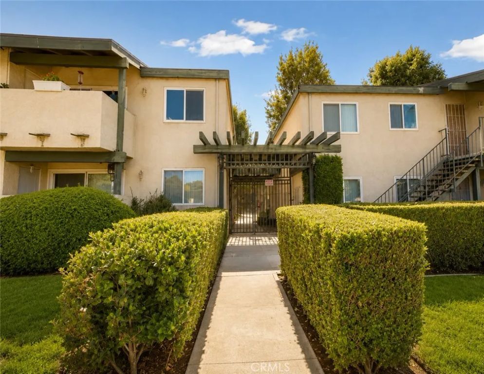 10636 Woodley 43, Granada Hills, CA 91344