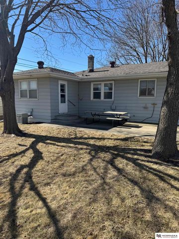 509 Pontiac Drive, Gretna, NE 68028