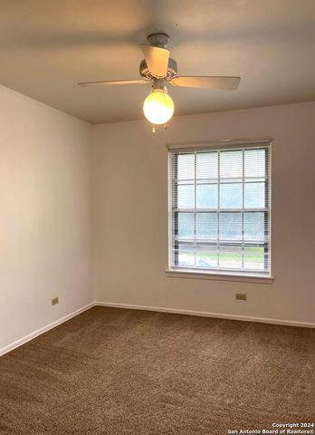 136 Valley Oak Dr, Schertz, TX 78154