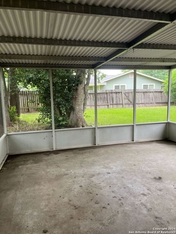 136 Valley Oak Dr, Schertz, TX 78154