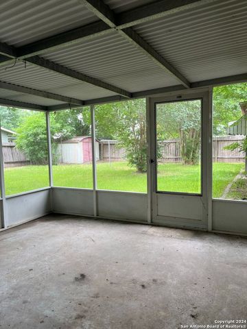 136 Valley Oak Dr, Schertz, TX 78154