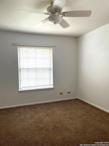 136 Valley Oak Dr, Schertz, TX 78154