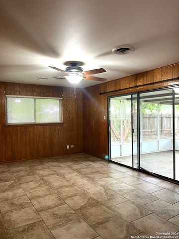 136 Valley Oak Dr, Schertz, TX 78154