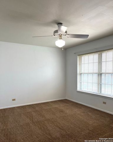 136 Valley Oak Dr, Schertz, TX 78154