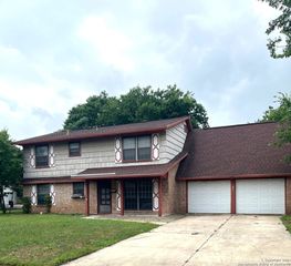 136 Valley Oak Dr, Schertz, TX 78154