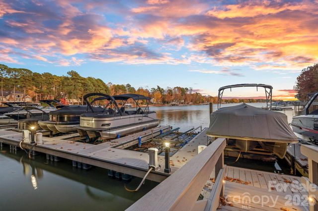 108 Great Point Drive, Mooresville, NC 28117