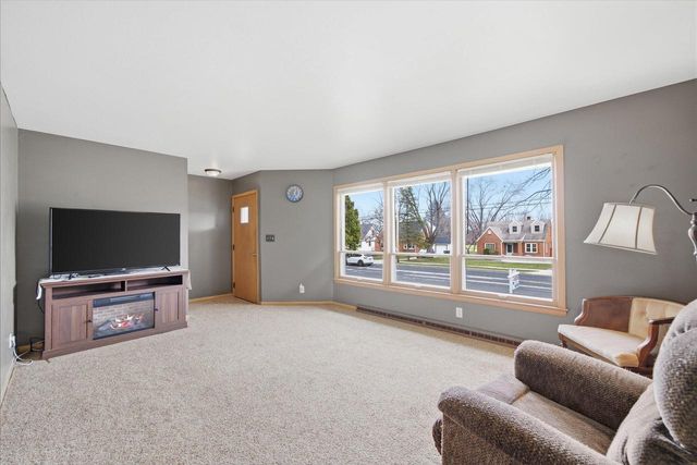 601 S Main STREET, Saukville, WI 53080