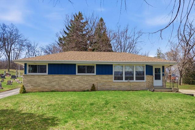 601 S Main STREET, Saukville, WI 53080