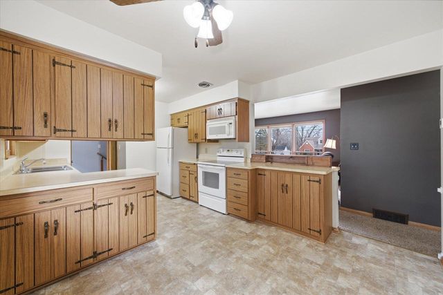 601 S Main STREET, Saukville, WI 53080