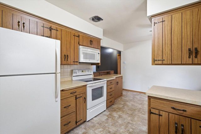 601 S Main STREET, Saukville, WI 53080