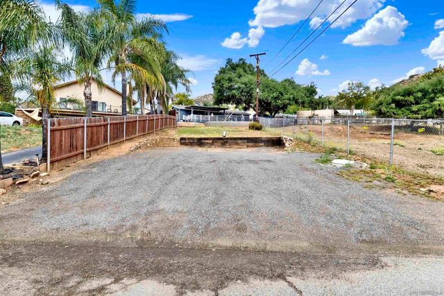 760 Lingel Dr, El Cajon, CA 92019