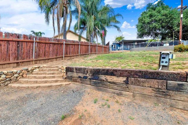 760 Lingel Dr, El Cajon, CA 92019