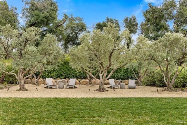 860 Meadowood Ln, St. Helena, CA 94574