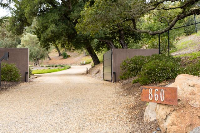 860 Meadowood Ln, St. Helena, CA 94574