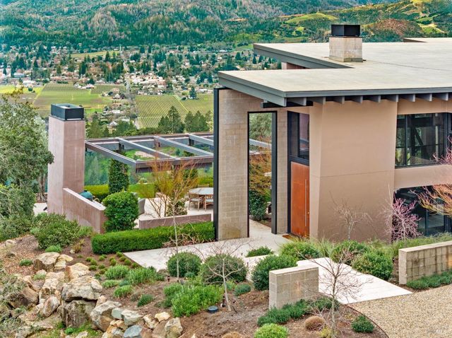 860 Meadowood Ln, St. Helena, CA 94574