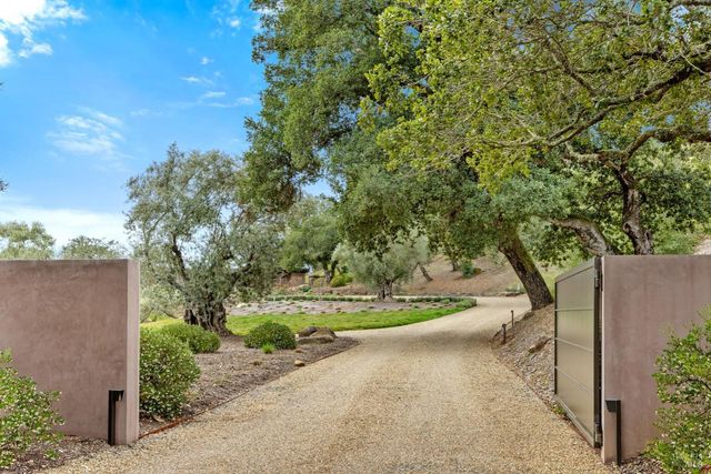 860 Meadowood Ln, St. Helena, CA 94574