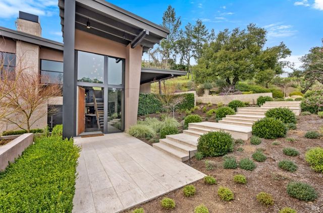 860 Meadowood Ln, St. Helena, CA 94574