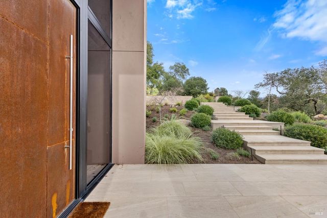 860 Meadowood Ln, St. Helena, CA 94574