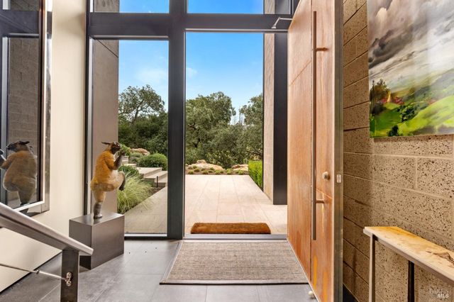 860 Meadowood Ln, St. Helena, CA 94574