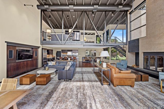 860 Meadowood Ln, St. Helena, CA 94574