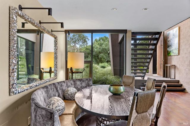 860 Meadowood Ln, St. Helena, CA 94574