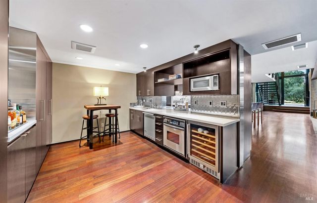 860 Meadowood Ln, St. Helena, CA 94574