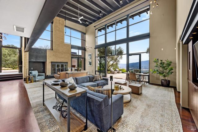 860 Meadowood Ln, St. Helena, CA 94574