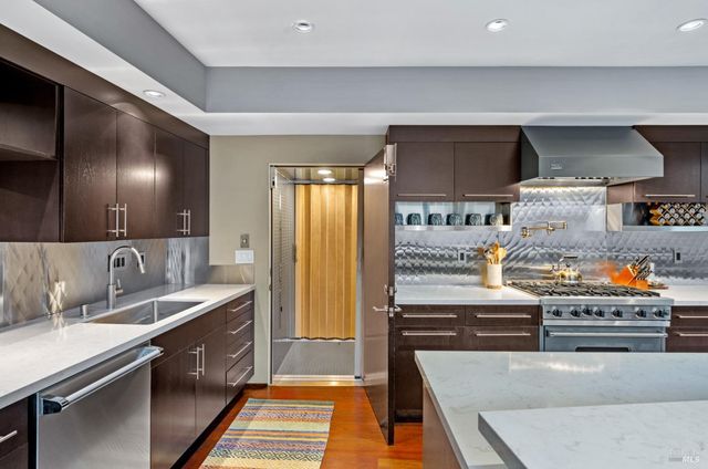 860 Meadowood Ln, St. Helena, CA 94574