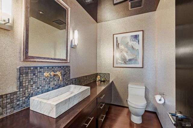 860 Meadowood Ln, St. Helena, CA 94574