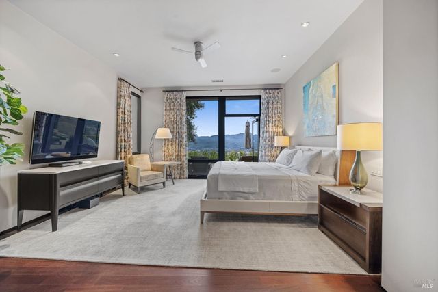 860 Meadowood Ln, St. Helena, CA 94574