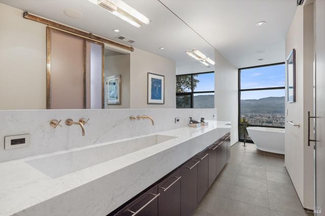 860 Meadowood Ln, St. Helena, CA 94574