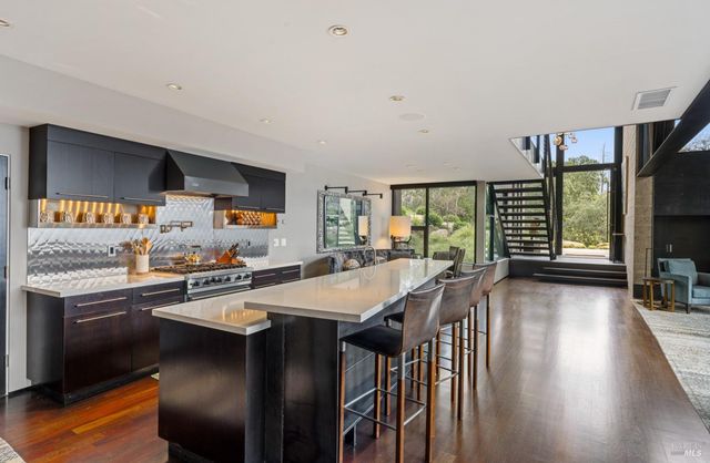 860 Meadowood Ln, St. Helena, CA 94574