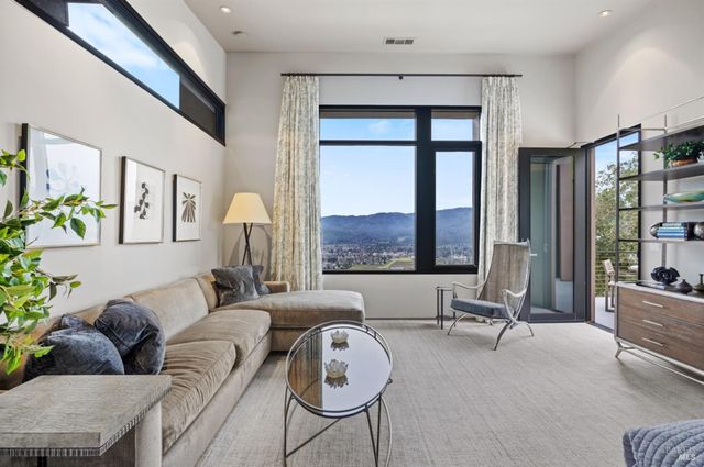 860 Meadowood Ln, St. Helena, CA 94574